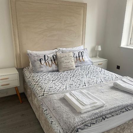 Grays Serviced Apartment Stifford エクステリア 写真