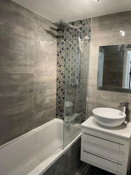 Grays Serviced Apartment Stifford エクステリア 写真